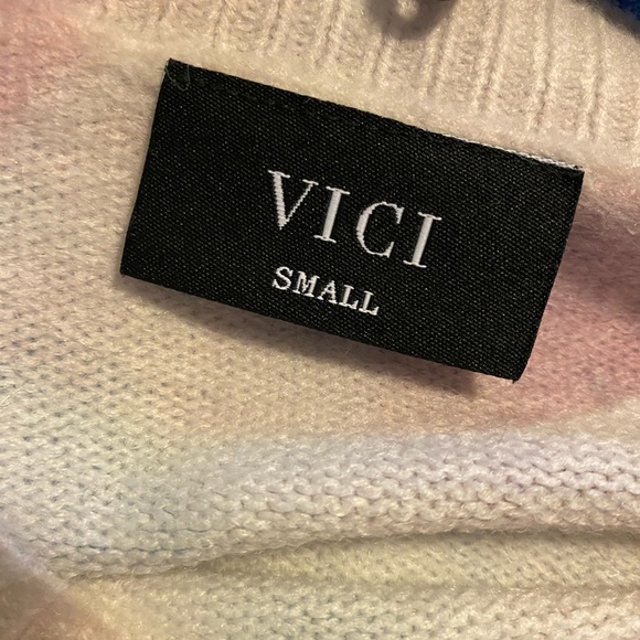 Sweater - Picture 4 of 4